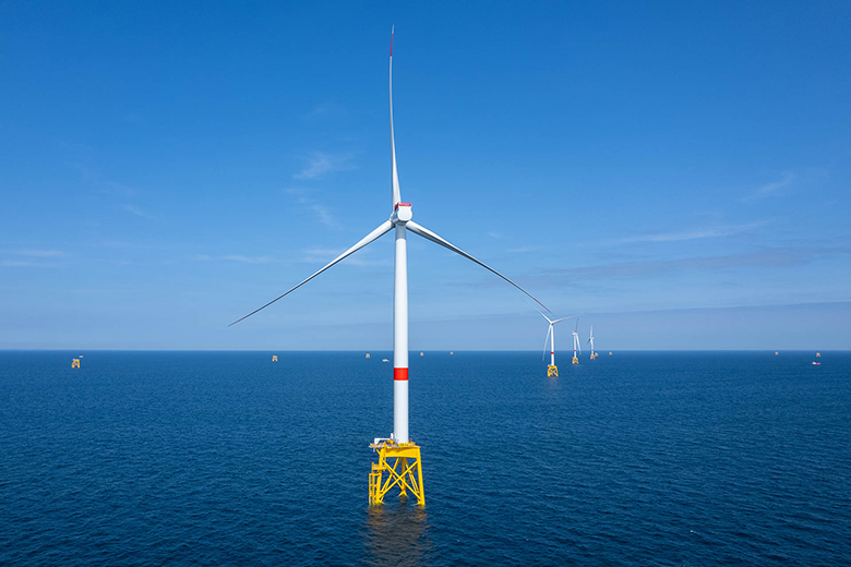 Первая электроэнергия от морской ветроэлектростанции IBERDROLA в Сен-Бриёке картинка