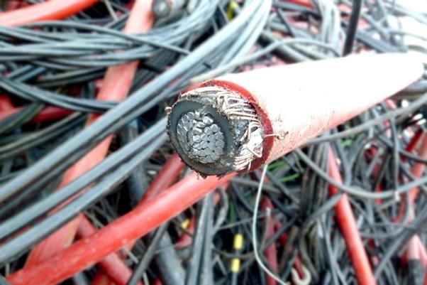 Чем опасно использование дешевого кабеля?  картинка